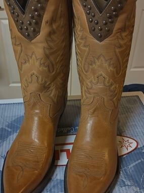 Classic Women's Tan Western Boots